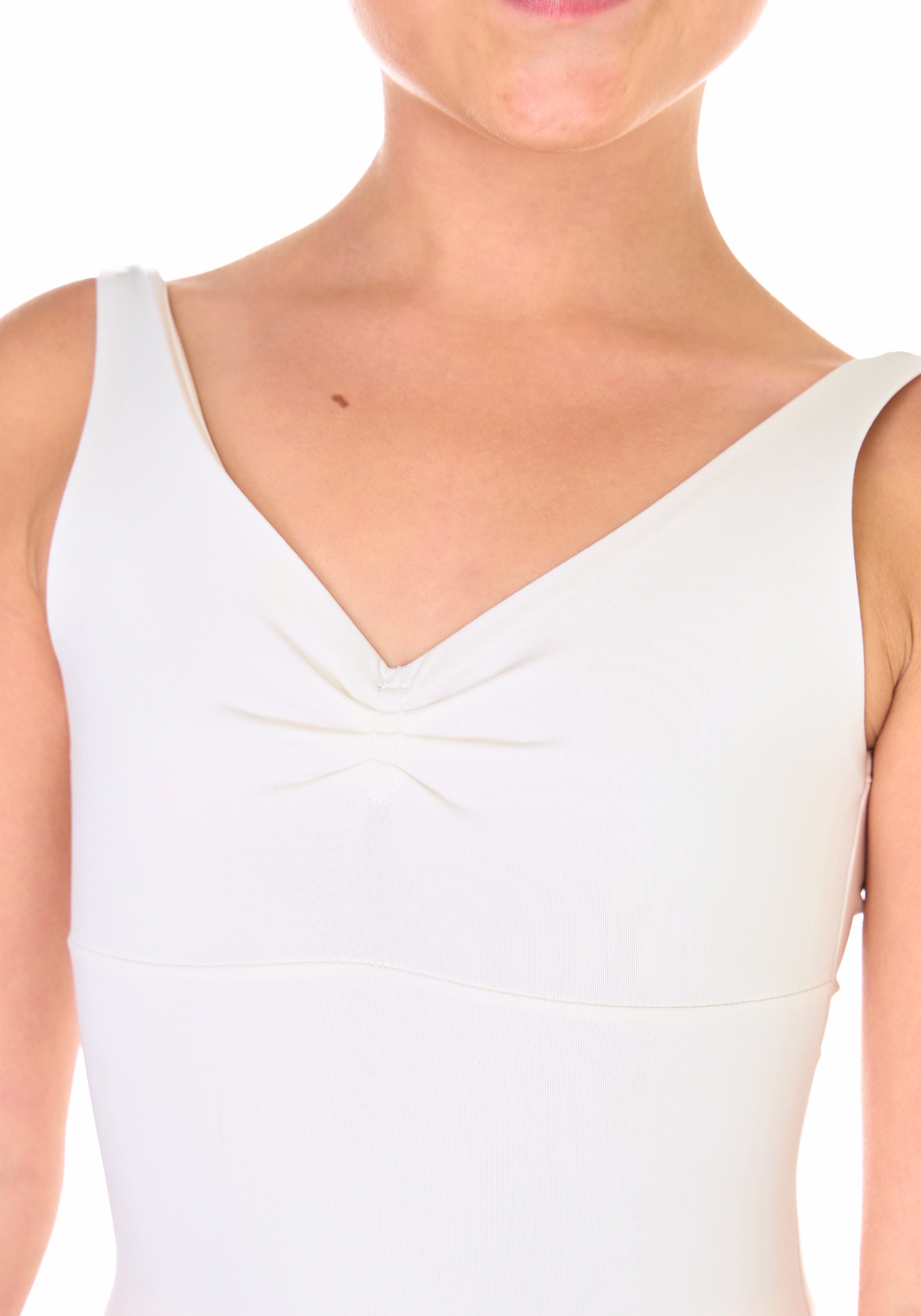 trusa de ballet Fouetté marfil para niña con doble tela y escote en espalda.